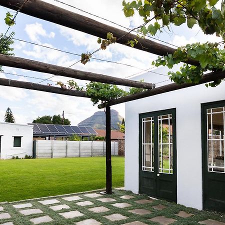 Victorian Square Guesthouse Graaff-Reinet Exterior foto